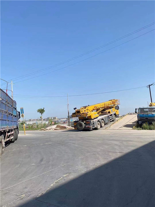 乌苏市25吨吊车的租赁价格大概是多少？