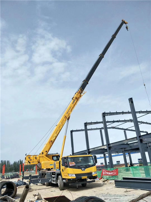 乌苏市超高层建筑钢结构吊装案例